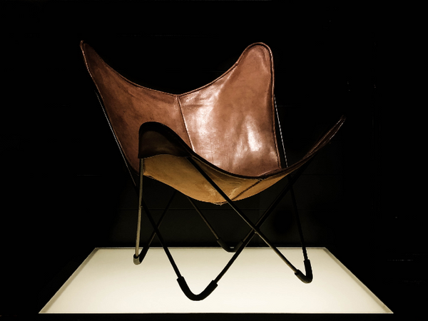 Chaise design cuir et métal