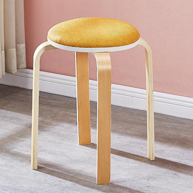 Tabouret scandinave avec assise ronde rembourrée en tissu et pieds en bois