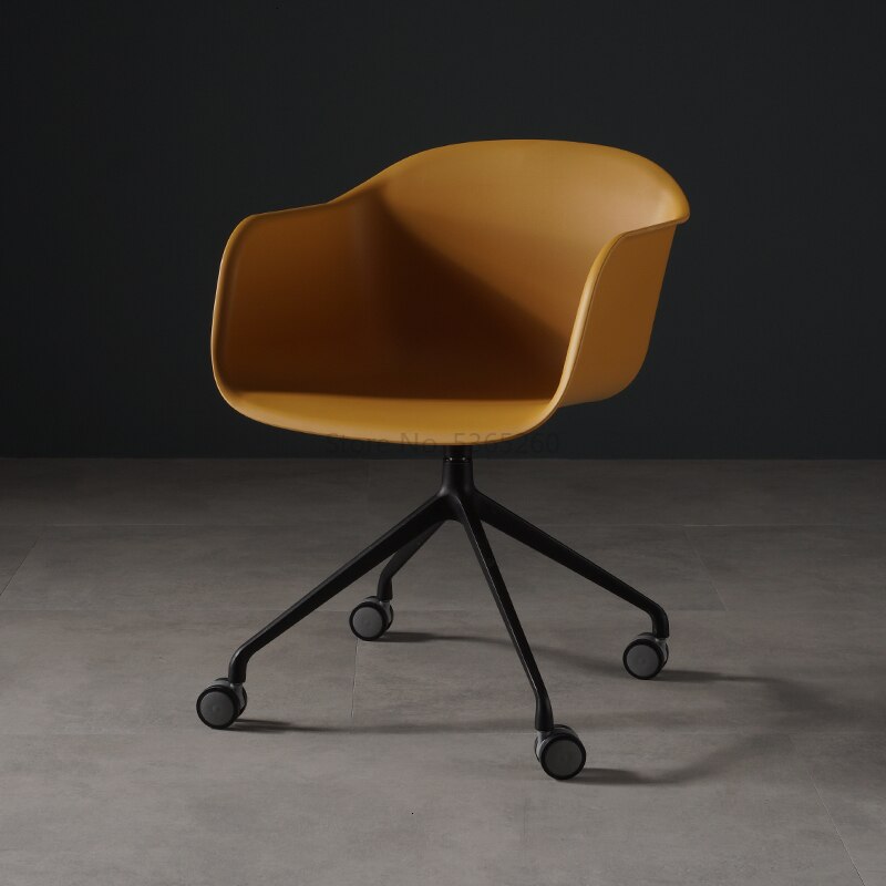 Chaise scandinave design en plastique et acier sur roulettes