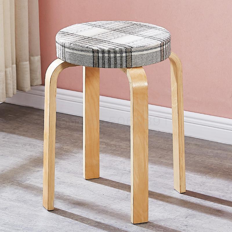 Tabouret scandinave avec assise ronde rembourrée en tissu et pieds en bois