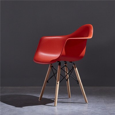 Chaise scandinave en plastique