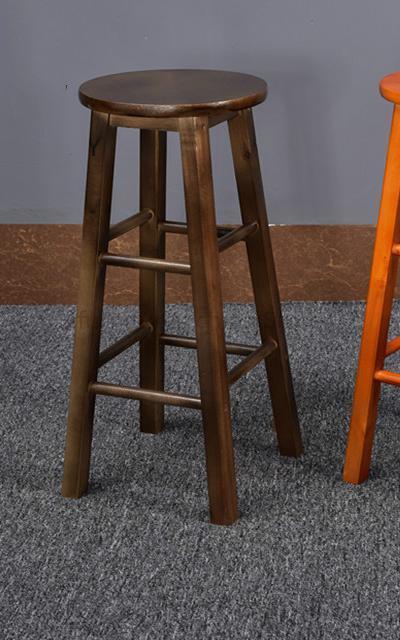 Tabouret de bar en bois massif vernis avec double repose pieds