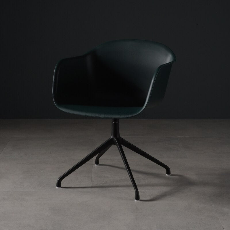 Chaise scandinave design en plastique et acier sur roulettes