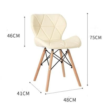 Chaise scandinave avec assise rembourrée surpiquée blanche