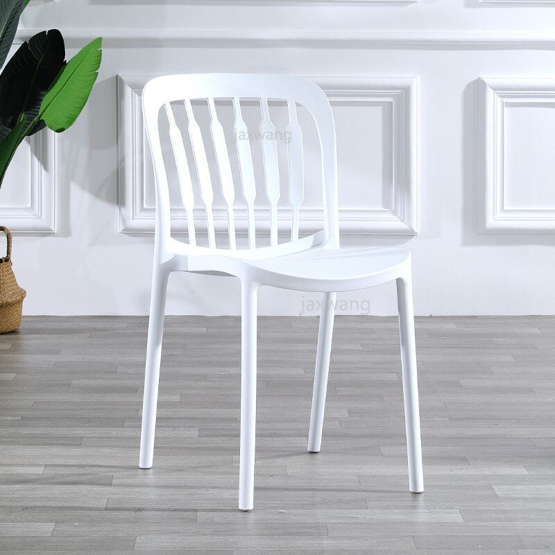 Chaise design en plastique à dossier large style touche de piano