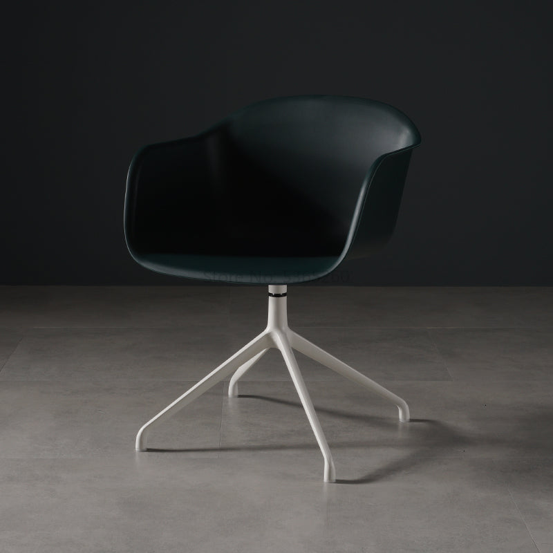 Chaise scandinave design en plastique et acier sur roulettes