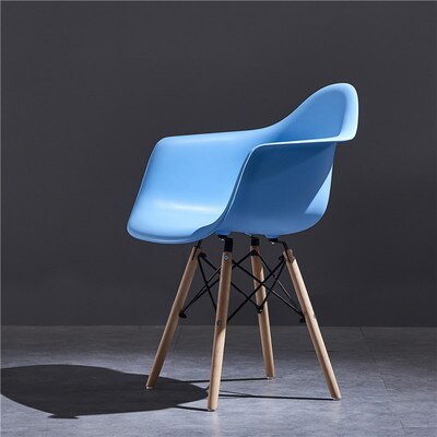 Chaise scandinave en plastique