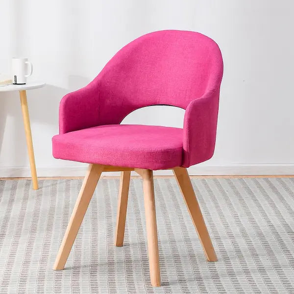 Chaise scandinave design en tissu rose et bois avec dossier échancré