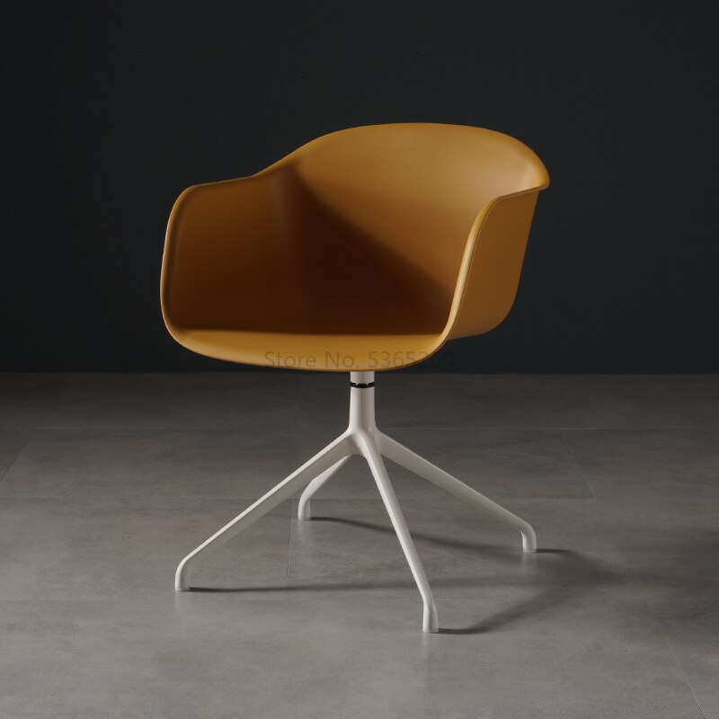 Chaise scandinave design en plastique et acier sur roulettes