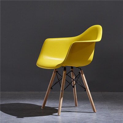 Chaise scandinave en plastique