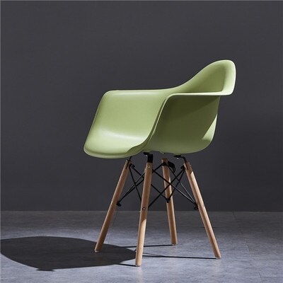 Chaise scandinave en plastique