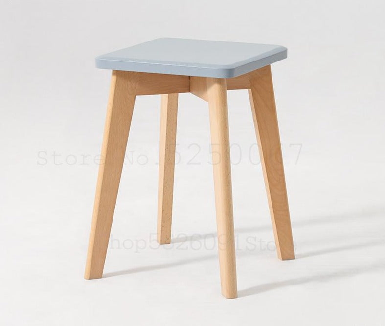 Tabouret scandinave en bois massif avec assise carrée