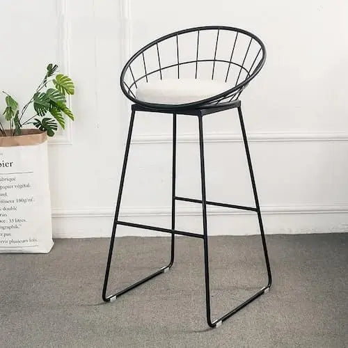 Tabouret de bar design grillage en acier noir avec coussin d'assise