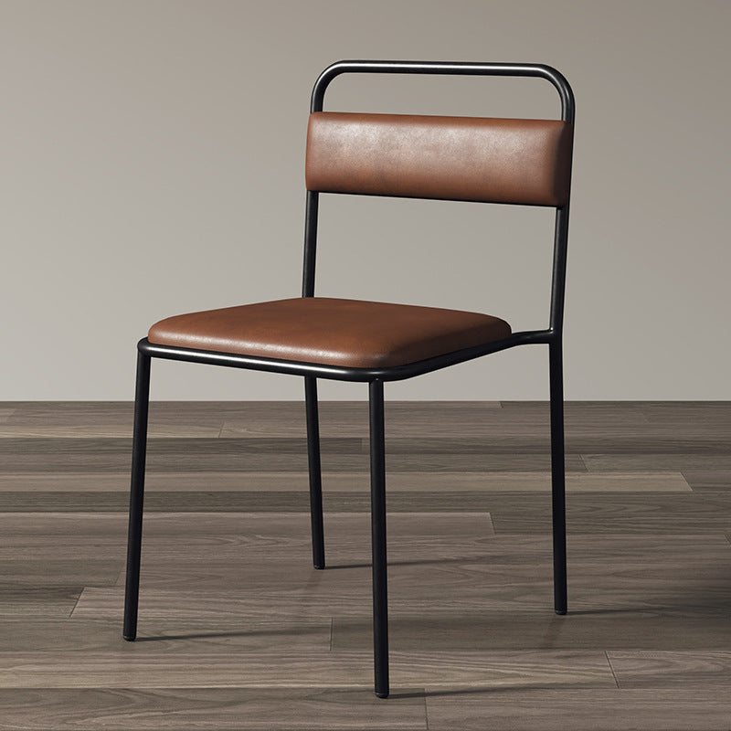 Chaise design de style industriel minimaliste et superposable