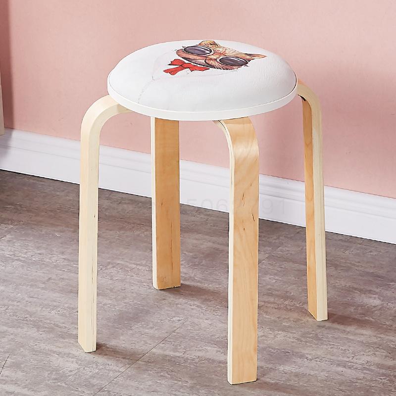 Tabouret scandinave avec assise ronde rembourrée en tissu et pieds en bois