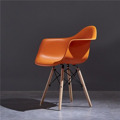 Chaise scandinave en plastique