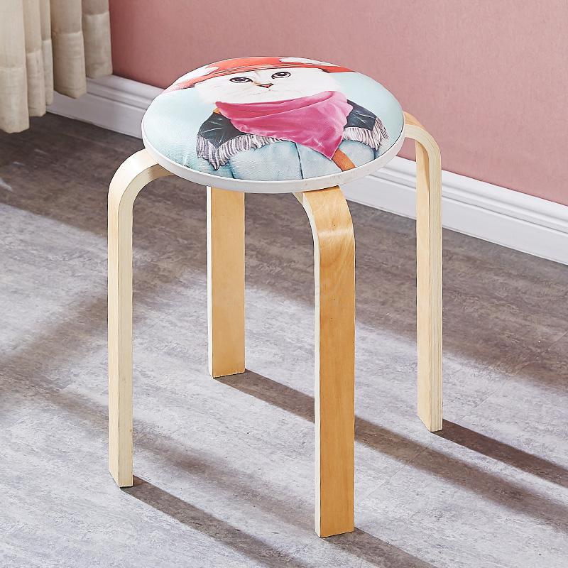 Tabouret scandinave avec assise ronde rembourrée en tissu et pieds en bois