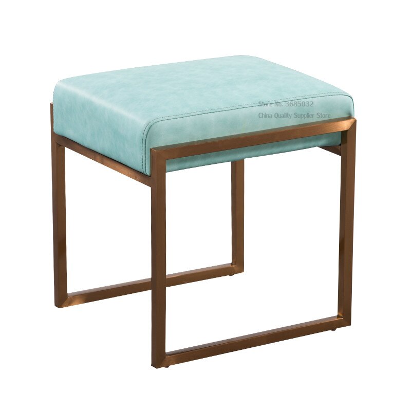 Tabouret design en cuir vert pastel et métal de style nordique