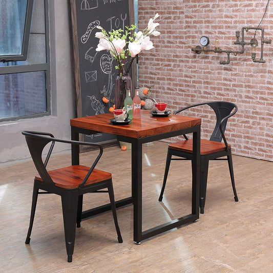 Chaise design de style industriel en bois et métal noir avec accoudoirs