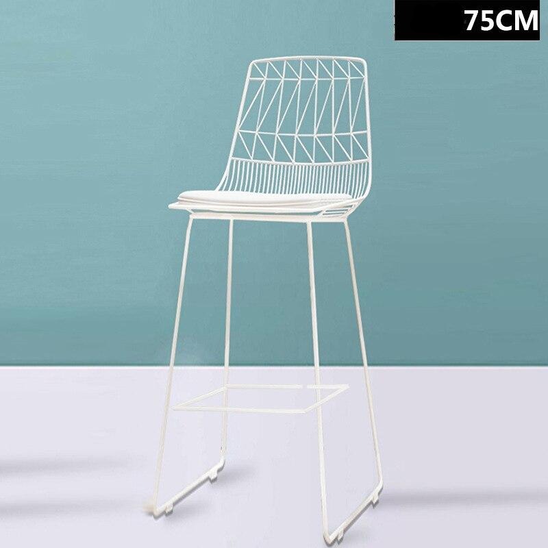 Chaise de bar design en métal de style géométrique