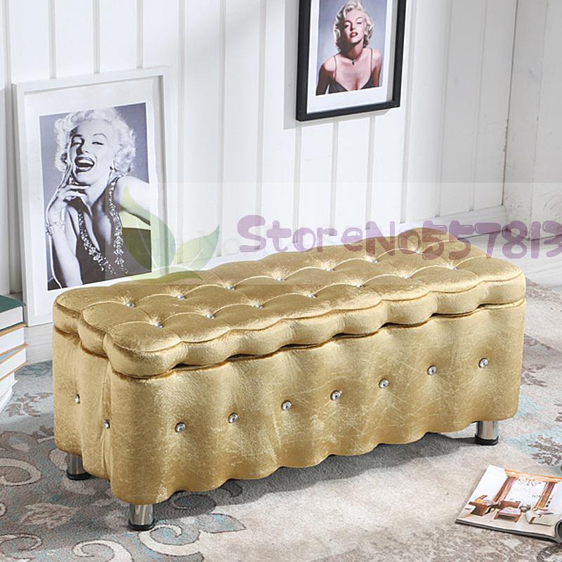 Banc de rangement en velours et métal de type coffre