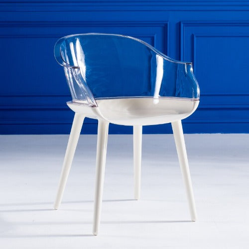 Chaise design avec dossier en plastique large fumé
