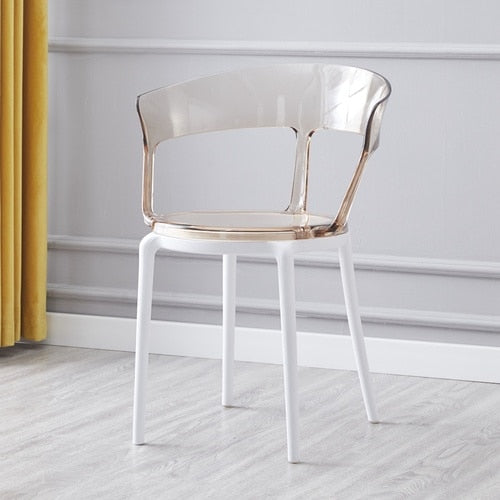Chaise moderne en bois et résine à dossier large