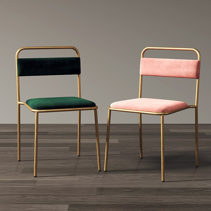 Chaise design de style industriel minimaliste et superposable