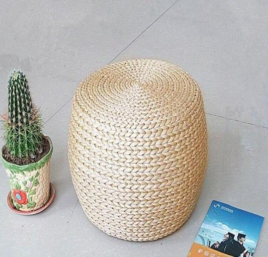 tabouret en rotin bas