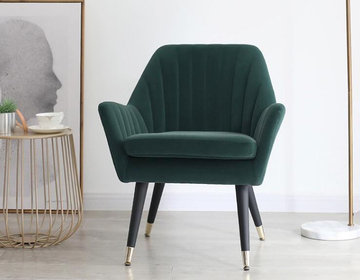 Chaise design en velours et bois de style fauteuil