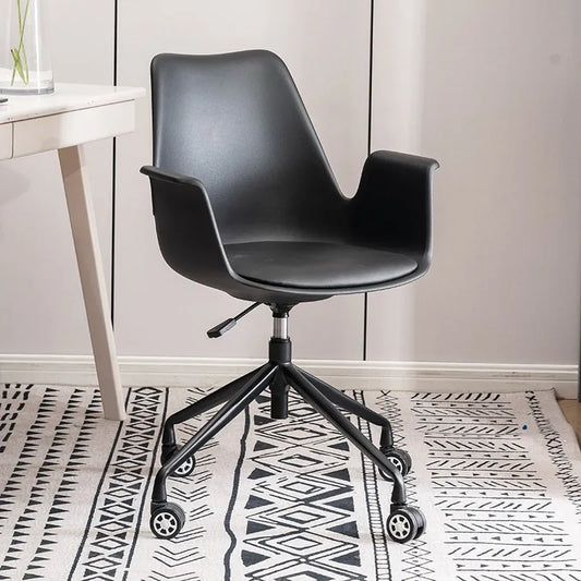 Chaise de bureau design et confortable sur roulettes