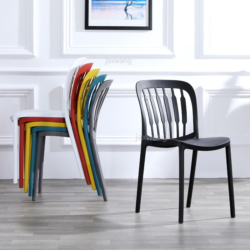 Chaise design en plastique à dossier large style touche de piano