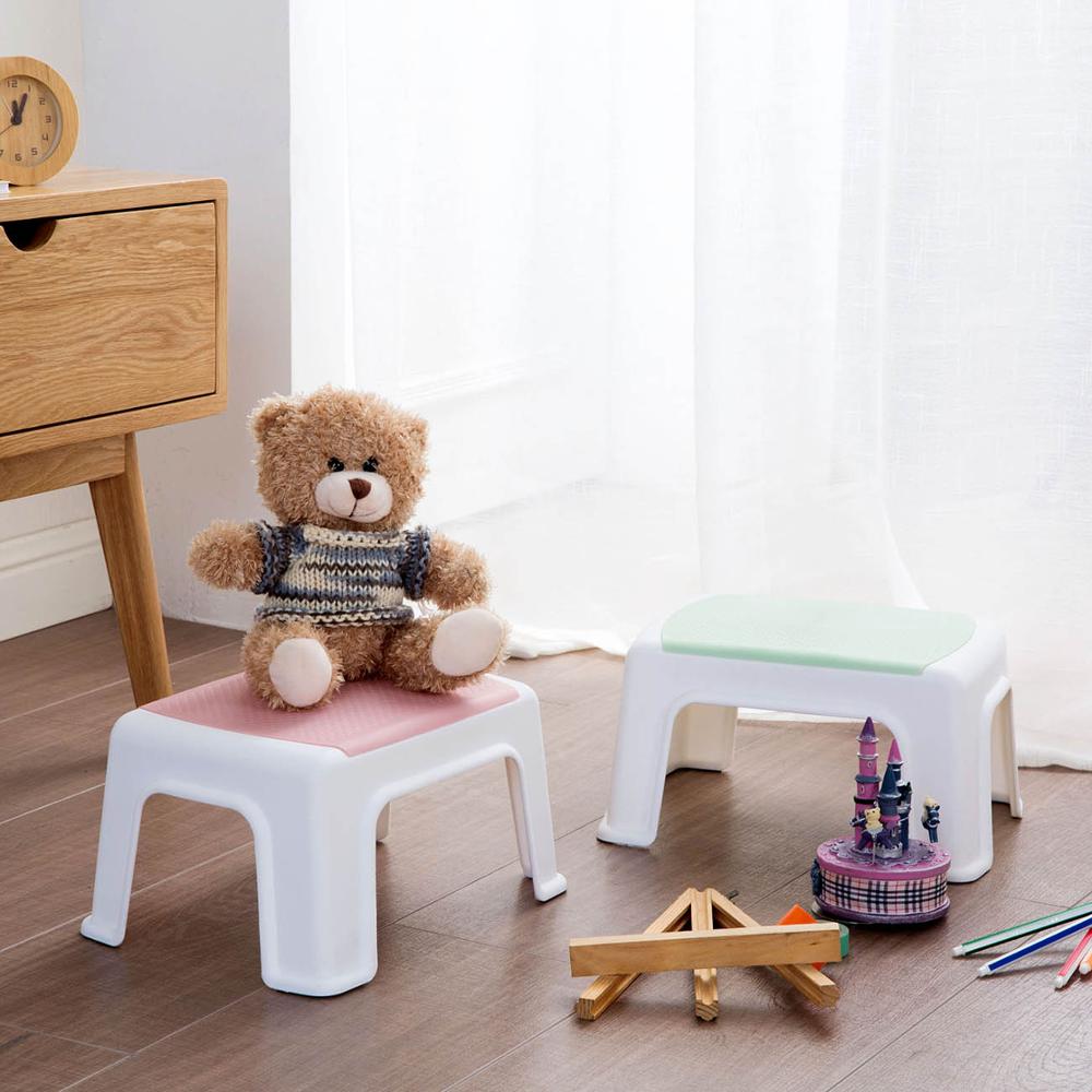 Tabouret enfant en plastique blanc avec assise anti dérapante