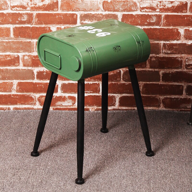 Tabouret industriel en métal style jerricane