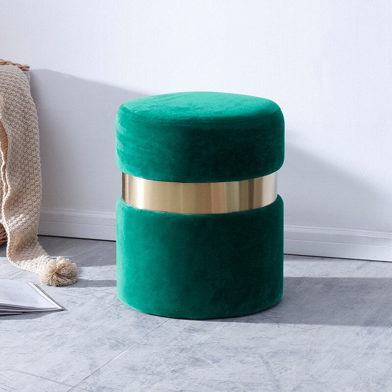Tabouret design en velours avec bande en métal doré