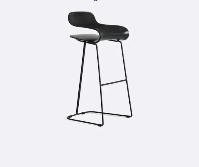 Tabouret de bar design avec assise retournée en suspension