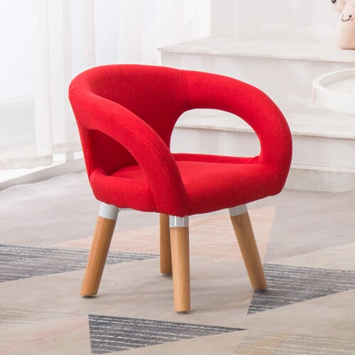 Chaise enfant scandinave avec accoudoirs et pieds en bois