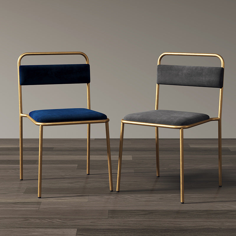 Chaise design de style industriel minimaliste et superposable