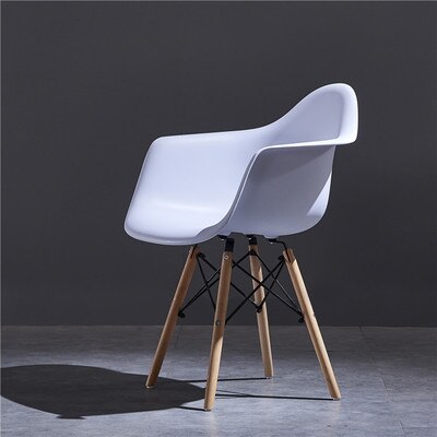 Chaise scandinave en plastique