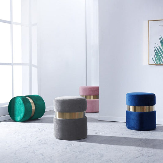 Tabouret design en velours avec bande en métal doré