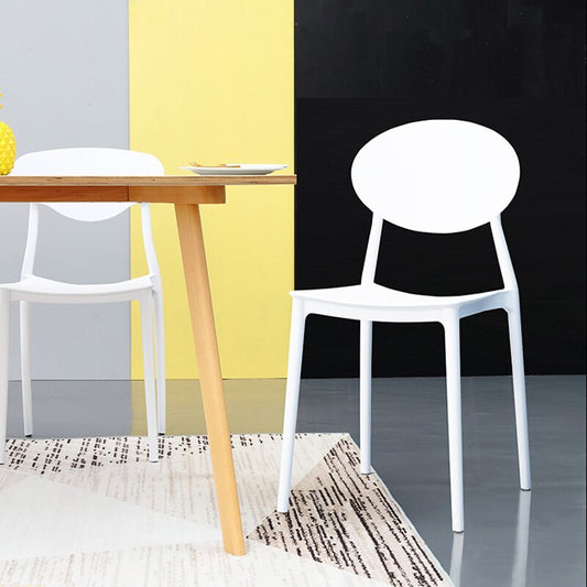 Chaise médaillon design en plastique avec assise large