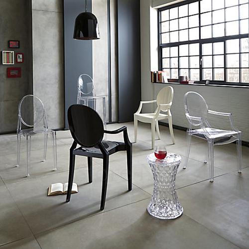 Chaise médaillon moderne en plastique
