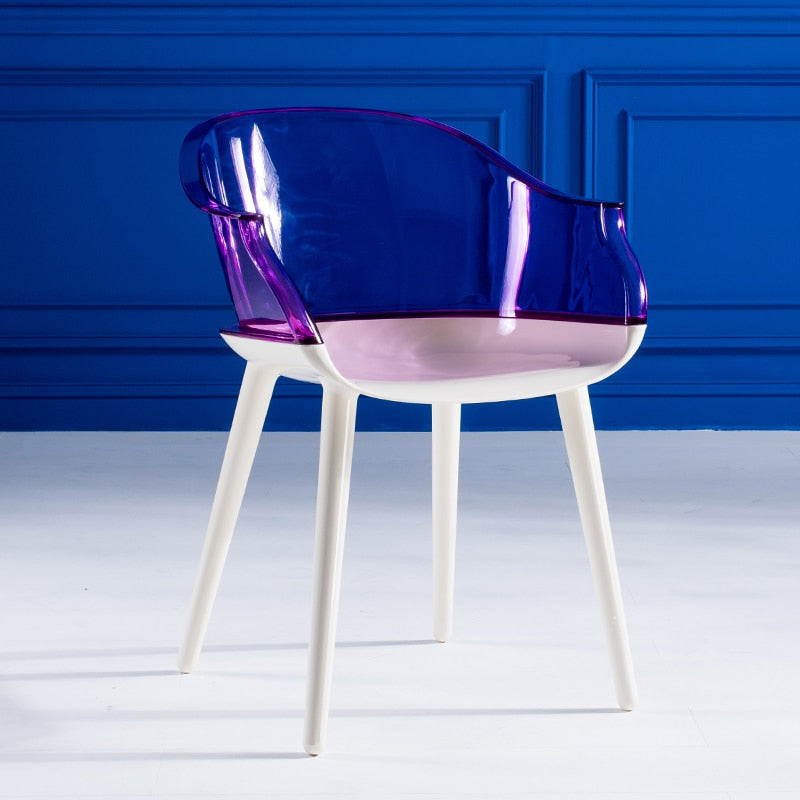 Chaise design avec dossier en plastique large fumé