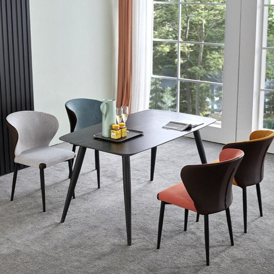 Chaise design pour salle à manger en suédine et métal à dossier large