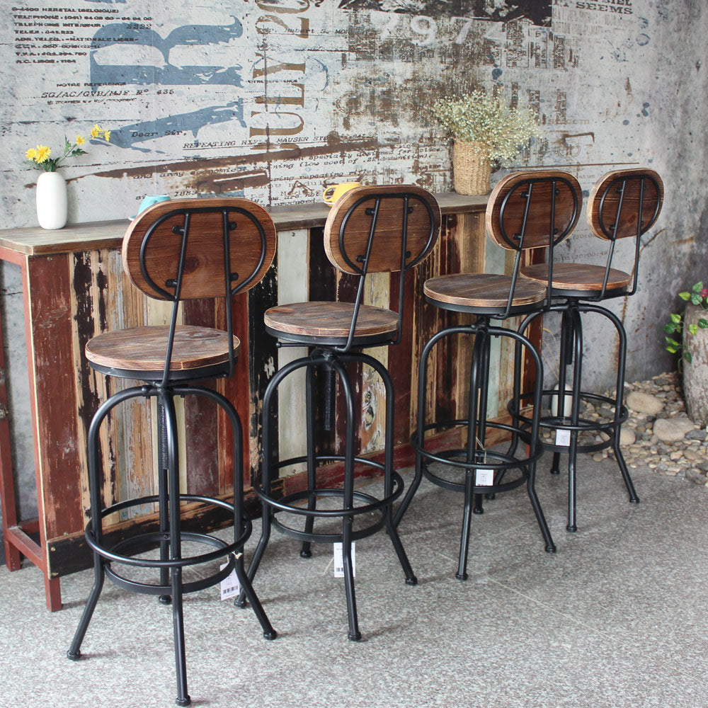 Chaise de bar de style industriel avec assise en bois et pieds en fer noir