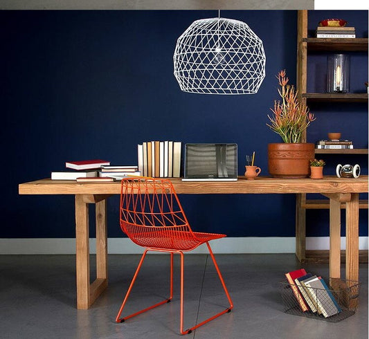 Chaise Design en métal avec assise géométrique