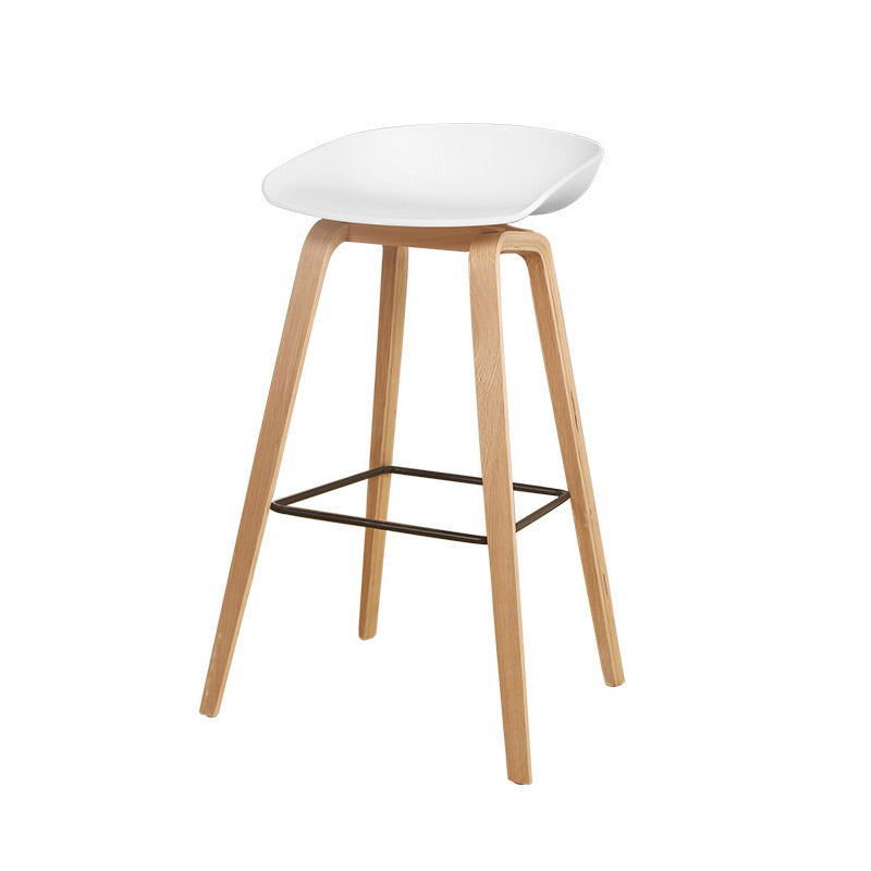 Tabouret de bar scandinave 65 cm avec repose pieds