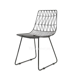 Chaise Design en métal avec assise géométrique