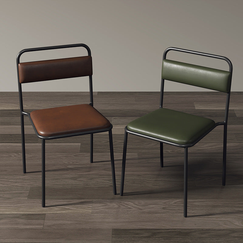 Chaise design de style industriel minimaliste et superposable