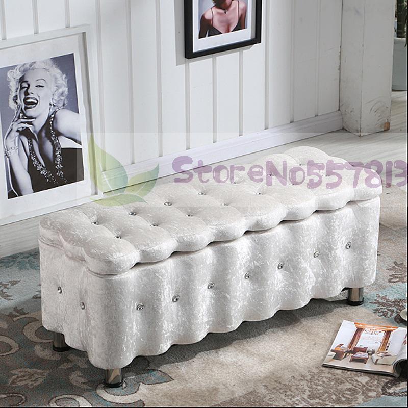 Banc de rangement en velours et métal de type coffre